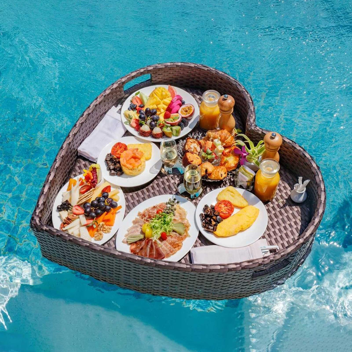 Heart-Shaped Woven Floating Pool Serving Tray for Parties