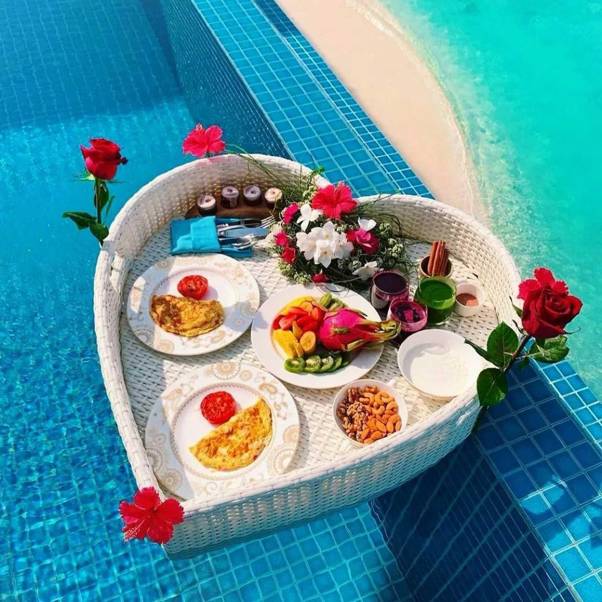 Heart-Shaped Woven Floating Pool Serving Tray for Parties