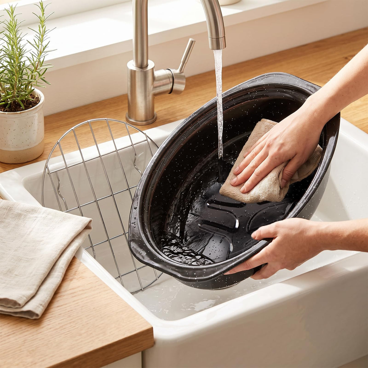 18-Inch Oval Enamel Roasting Pan with Lid & Rack